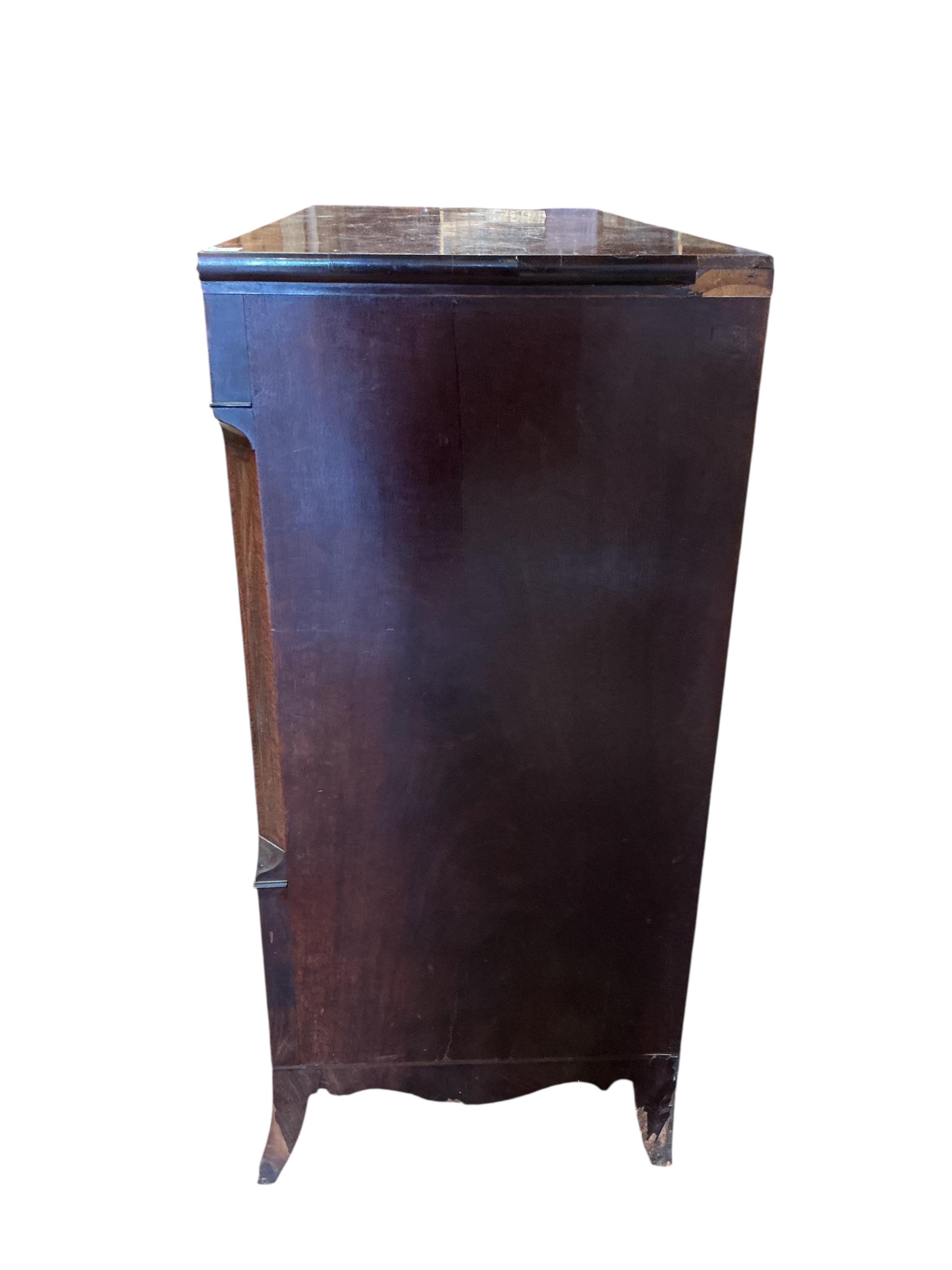 A George IV mahogany chest of drawers with bone escutcheons, width 122cm, depth 56cm, height 121cm